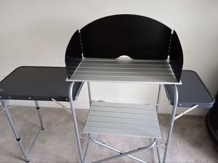 Camping kitchen table/stand with windshield 80E ONO