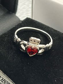 .925 Fine Claddagh Ring January Dark Red Size m6-6 1/2.