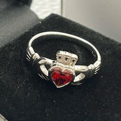 .925 Fine Claddagh Ring January Dark Red Size m6-6 1/2.