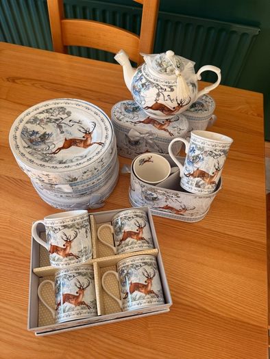 Christmas crockery set