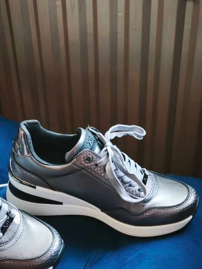 Xti shoes size 6
