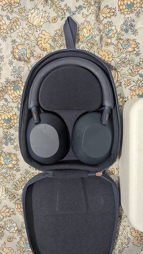 Sony Headphones XM5 LIKE NEW