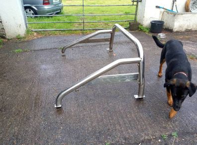 2005 Mitsubishi L200 roll bar