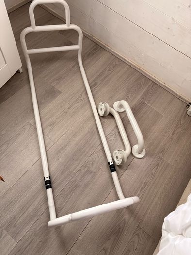 Elderly bed support rail
