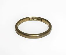 9ct Gold Faceted Band Ring - Small Size