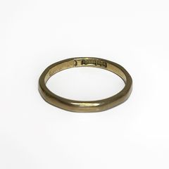 9ct Gold Faceted Band Ring - Small Size