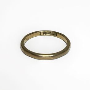 9ct Gold Faceted Band Ring - Small Size