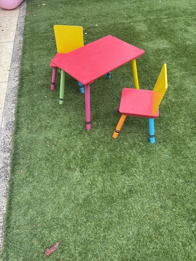 Kids table and chairs