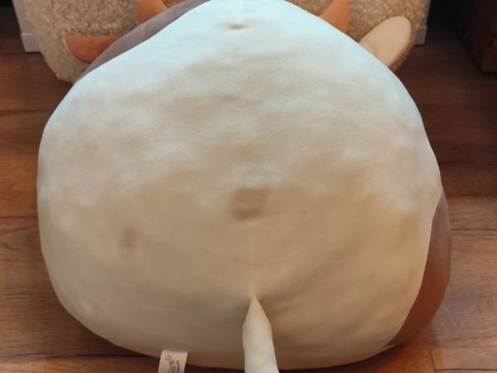 Squishmallow 16inch Ronnie the Cow. ( 40cm )