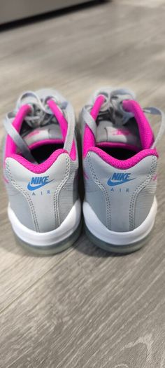 Nike Air Max Invigor Trainers UK 5 / EUR 38 (Grey & Pink)