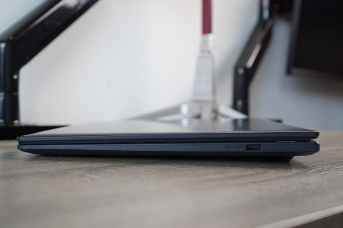 Asus Vivobook 18.4" 144Hz | Ryzen 7 260 | 16GB  | 1tb Ssd