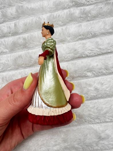 PAPO The Enchanted World Queen Marguerite 2002 Figure approx. 9 cm. Used Please see photos
