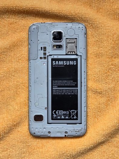 Samsung S5 16GB White Three - Fair Condition