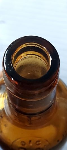 O Connor's kanturk 1/2 pint vintage bottle,,bottle seems to have a defect,around bottom of bottle, holds water no leeks,see pictures,sold as is ,lovely display advertising bottle, collectors items, buyer collects or pays postage thank you,