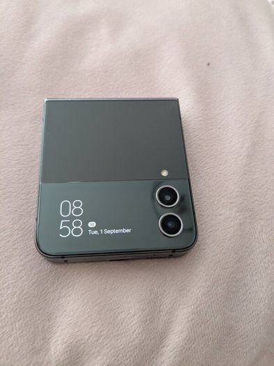 Samsung Galaxy Z Flip 4