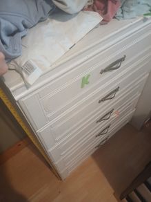 Chest of drawers