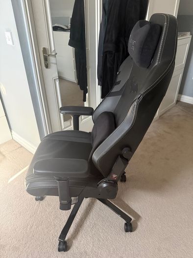 Secretlab TITAN Evo 2022 Batman Edition Gaming Chair - XL