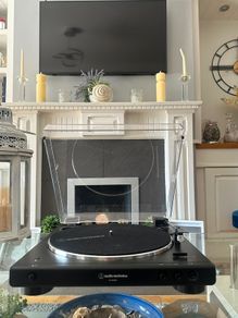 Audio Technica ATLP60XBT turntable