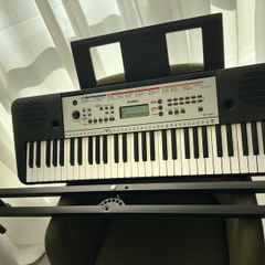 Yamaha YPT - 260 Piano Keyboards + Legs