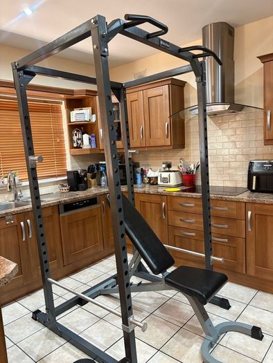 Fantastic Gym Weightlifting Set Up!!