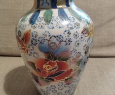 Vintage ceramic Chinese/Japanese vase