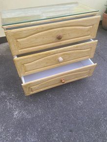 chest of drawers