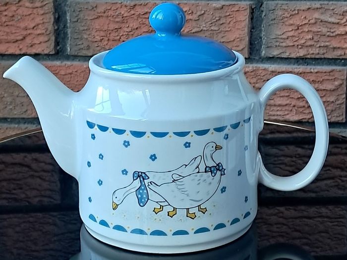Rare "Sadler", England Ceramic Teapot
