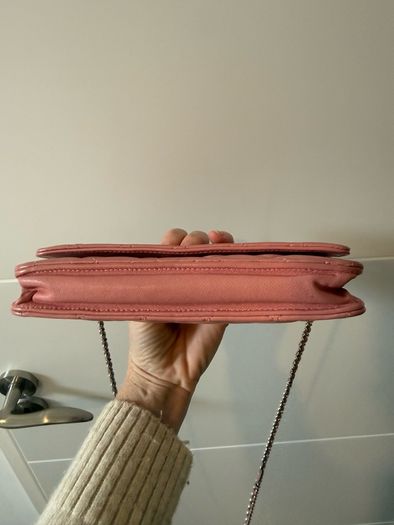Chanel wallet on chain