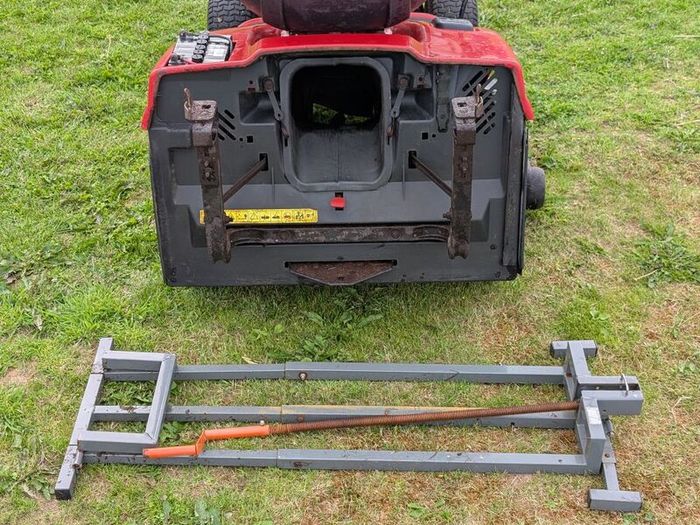 Ride on lawnmower