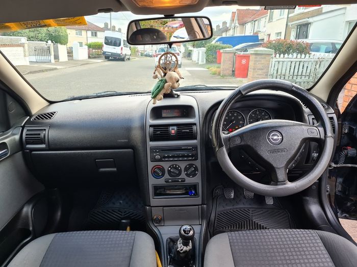 2004 Opel Astra. No offers.