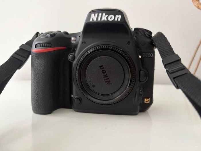 Nikon 750D