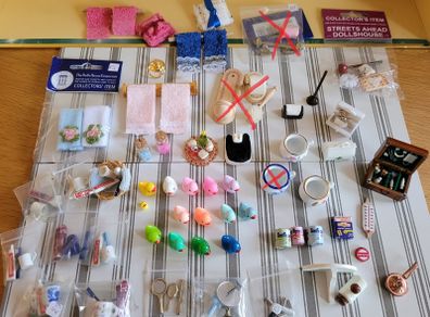 Dolls house bathroom / bedroom accessories