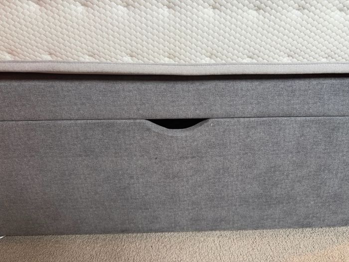 Single ottoman bedframe