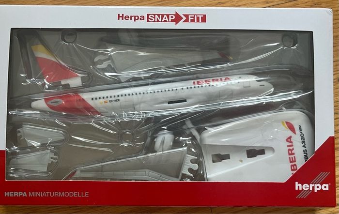 NEW Iberia Airbus A320 Scale Model Aircraft