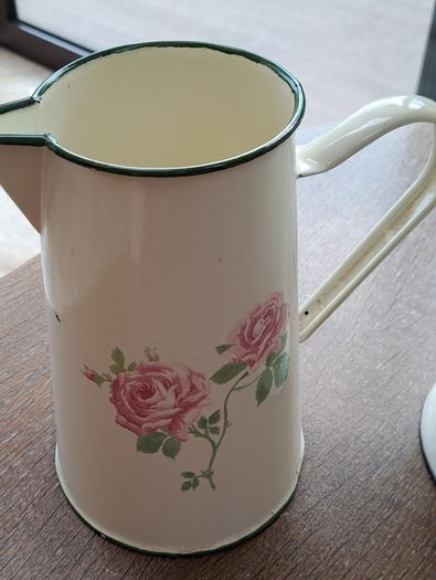 Floral jug and bucket