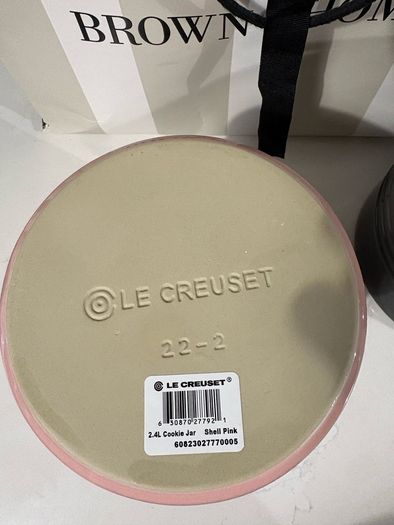 le creuset biscuit jar