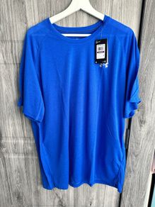 BNWT Under Armour Top - XXL