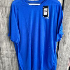 BNWT Under Armour Top - XXL