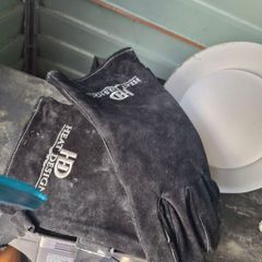 Welding gloves