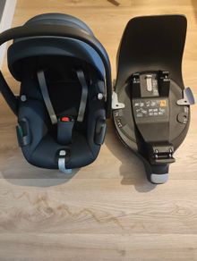 Maxi-Cosi Pebble 360 Car Seat and base