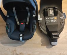 Maxi-Cosi Pebble 360 Car Seat and base