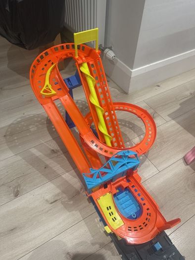 Hot wheels track