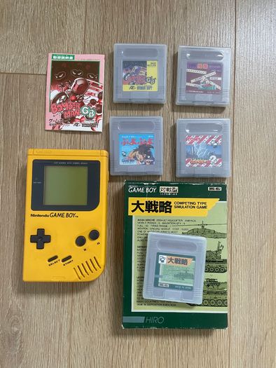 Nintendo Gameboy Classic DMG-001 Yellow + Bomber Man + Other Games