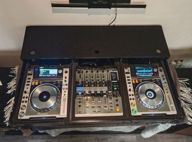 Pioneer CDJ-2000 Nexus Limited + DJM-900 Nexus Limited + Gorilla Flight Case