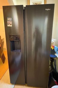 Fridge / Freezer - 2 Door Plumed with Ice Maker