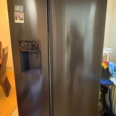 Fridge / Freezer - 2 Door Plumed with Ice Maker