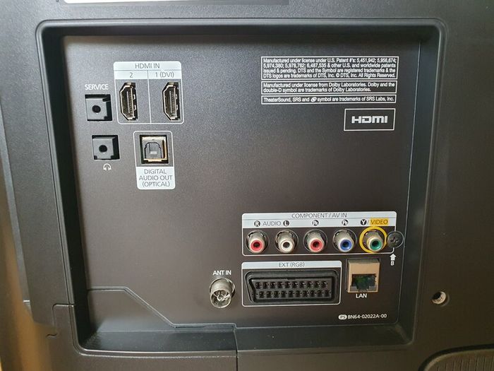 Samsung TV Excellent Condition (With Remote)