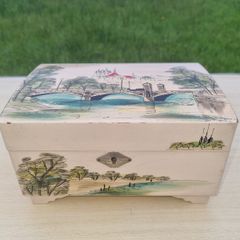 Antique Japanese music box with jewelry box from the 1960s.