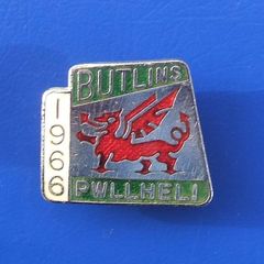 BUTLINS PWLLHELI 1966 (holiday camp, Wales) - resident camper's enamel badge (B)