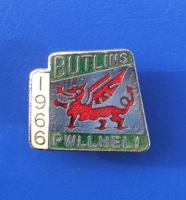 BUTLINS PWLLHELI 1966 (holiday camp, Wales) - resident camper's enamel badge (B)